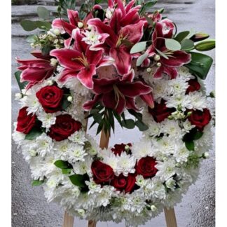 Coroana funerara crini si crizanteme